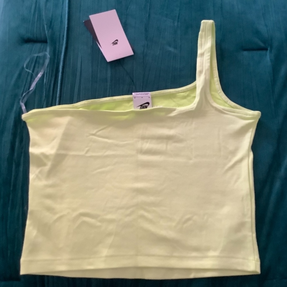 Nike Top - Picture 2 of 3